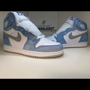 Air Jordan 1 Hyper Royal